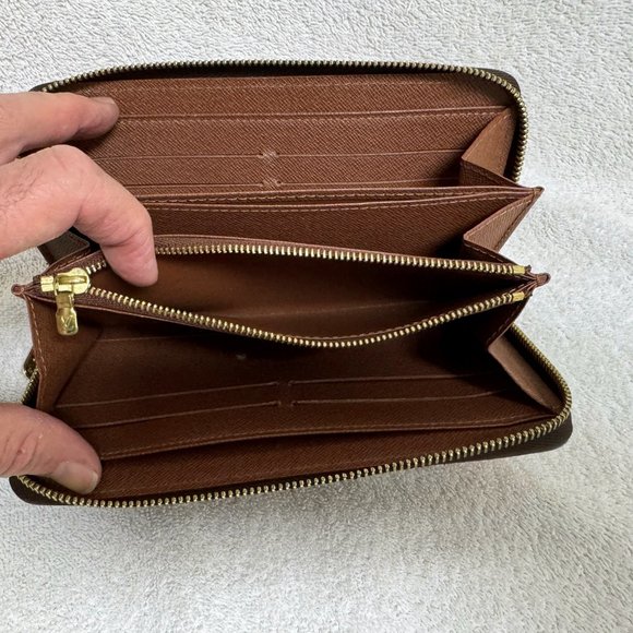 Louis Vuitton X Stephen Sprouse Monogram Roses Zippy Wallet - Picture 9 of 16